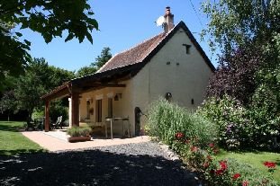 Huis in combinatie met een workshop of cursus in Frankrijk te huur: sfeervol vakantiehuis met zwembad geschikt voor kinderen in de Auvergne creatieve mogelijkheden 