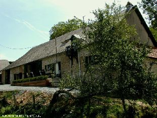 Huis voor grote groepen in Frankrijk te huur: Vakantieboerderij Lameloise is een groot kindvriendelijk 4 sterren vakantiehuis voor groepen (max 12) met verwarmd privézwembad, jacuzzi en sauna. 