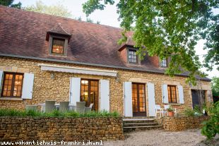 Villa in Frankrijk te huur: Fijn, ruim, rustig gelegen familiehuis voor 6-10 personen met privé-zwembad 