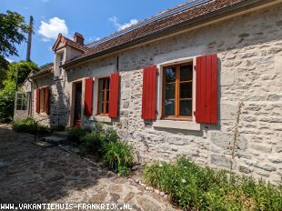 Huis in Frankrijk te koop: Vicq – Exemplet  Woonboerderij van 120 m2 met gite op 6000 m2 grond. In prijs verlaagd 