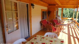 vakantiehuis in Frankrijk te huur: ARDECHE Vakantie in een houten gîte met uitzicht op het zwembad. In totaal hebben wij 3 gîtes op ons terrein van 1 ha. Op 7 km van Vernoux en Vivarais 