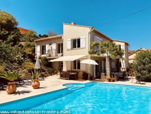 Villa in Frankrijk te huur: Zeer smaakvol vakantiehuis (villa) met zeezicht, airco en riant verwarmd zwembad te huur voor 6 personen in Zuid Frankrijk 