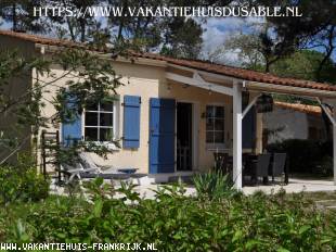 - vakantiehuis met zwembad in Frankrijk te huur: 6 pers vrijstaand vakantiehuis Du Sable met airco op bungalowpark Etang Vallier, Charente, Frankrijk / wisseldag zondag 