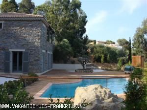 Villa in Frankrijk te huur: Leuk vakantiehuis aan de azurenkust met zeezicht voor 8 pers 