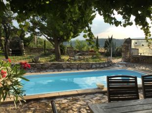 - vakantiehuis met zwembad in Frankrijk te huur: Heerlijk huis: prive ZWEMBAD met prachtig uitzicht vanuit kamer en terras WIFI Nederl. TV, uitzicht: wijngaarden, heuvels en montagne noir zie foto 