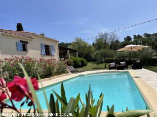 - vakantiehuis met zwembad in Frankrijk te huur: Vakantiehuis in Provence (VAR) te huur aangeboden 