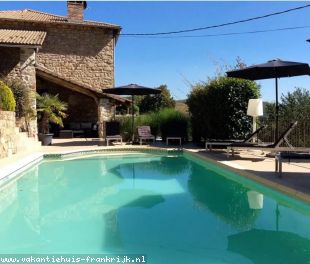 - vakantiehuis met zwembad in Frankrijk te huur: Gite le Vernet, zeer rustig gelegen landelijke woning. Bijzonder geschikt voor één of meerdere gezinnen. 