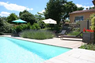 - vakantiehuis met zwembad in Frankrijk te huur: Vakantiehuis met geweldig uitzicht en privé zwembad van 9x4m. 