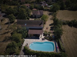 - vakantiehuis met zwembad in Frankrijk te huur: Traditioneel vakantiehuis en pierre met privé zwembad 