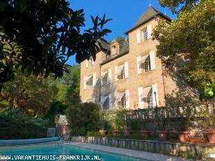 Vakantiehuis: Uniek en luxueus kasteeltje (9p) met extra gîte (4-6p) in Brive-la-Gaillarde, ideale uitvalsbasis om deze prachtige streek te ontdekken. te huur in Dordogne (Frankrijk)