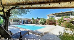 - vakantiehuis met zwembad in Frankrijk te huur: 'Verborgen Juweeltje' in de Provence. Een 4 pers luxe woning, privé verw. zwembad, poolhouse, 2 slaapkamers/badkamers, 