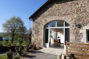 Huis voor grote groepen in Frankrijk te huur: Luxe gîte le Seringa met prachtig uitzicht - domaine Les Teuillères 