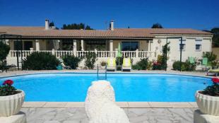 vakantieverblijf in Frankrijk te huur: Mooie, ruime, 6 persoons vakantiewoning met grote tuin, privé zwembad, sauna en uitzicht. 