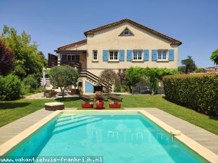 vakantieverblijf in Frankrijk te huur: Een ruim en rustig vakantiehuis met een grote tuin en zwembad. Uitzicht op de Cevennen, op de grens van Zuid-Ardèche, uitstekende locatie. 