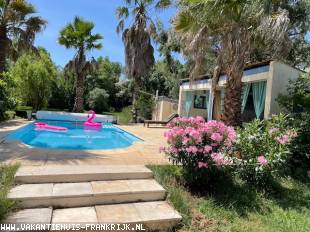 Villa in Frankrijk te huur: Romantische villa met  privé zwembad in tropische oase in het hart van de Provence 