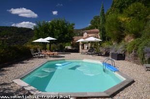 Luxe vakantiehuis (Villa) met verwarmd zwembad in Ardeche, Zuid Frankrijk.