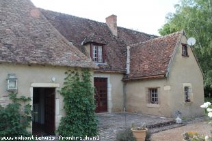 Vakantiehuis: Le Veurdre – Prachtig landhuis met tweede woning, onderdeel van een oud kasteel met 3,4 hectare grond. te huur in Allier (Frankrijk)