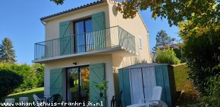 Vakantiehuis: Vrijstaande Villa op eigen grond. Permanent wonen, De Veiligheid van een Resort, Snel Internet/WiFi, Privacy, 18 Holes golfbaan, Zwembad te huur in Charente (Frankrijk)