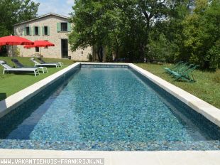 Villa in Frankrijk te huur: La Bastide de Peymeyan is een prachtige authentieke landswoning in natuursteen die recent gerenoveerd is. 