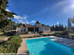 Villa La Tourette met zwembad en uitzicht