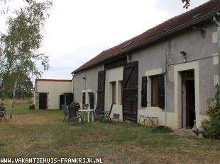 Vakantiehuis: Louroux – Bourbonnais      Woonboerderij op 8420 m2 grond. **ONDER BOD ** te huur in Allier (Frankrijk)