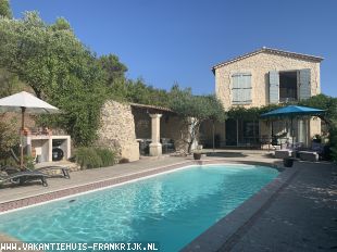 Mas de Barras - Deze charmante en ruime woning met privézwembad is geschikt voor 8 personen verdeeld over 4 slaapkamers.