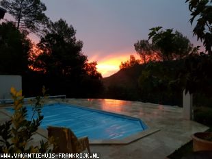 Heerlijk huis op prachtige plek met privé zwembad in hartje Provence, voor 4 personen