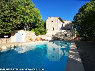 Vakantiehuis bij de golf: Gerenoveerde Bastide tussen wijngaard op 2,5 km van gezellig Provencaals stadje met privé zwembad voor 9 personen