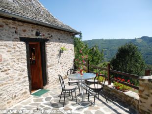 Beautifully restored stone cottage in a quiet hamlet overlooking the Lot Valley