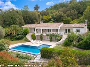Villa in Frankrijk te huur: La Taniere - prachtige villa (10 pers) in Zuid Frankrijk met volledige privacy. Vlakbij Nice Airport en dichtbij de zee 
