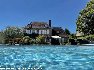 Charmant vakantiehuis (10p) in de mooie Dordognevallei, vlakbij Collonges-la-Rouge. Bijzonder veel te doen !