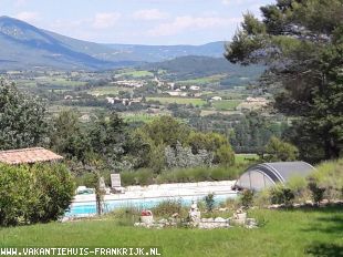 Vakantiehuis bij de golf: Ruime en luxe villa les Cerises op wonderschoon landgoed met fantastisch uitzicht op de prachtige Luberon vallei Provence Frankrijk