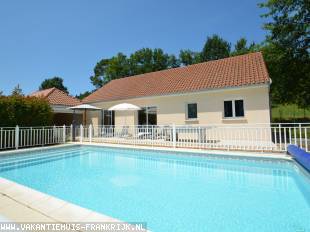 Villa 'La Roseraie': kindvriendelijke en rustig gelegen vakantiewoning met verwarmd privézwembad