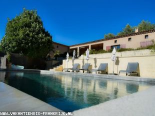 Comfortabel vakantiehuis met privé zwembad en mooi uitzicht in hartje Provence