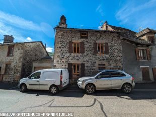 Charming house to renovate in the heart of the Cantal