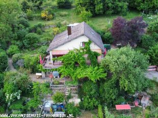 vakantiewoning met eigenaarswoning aan rivier de Doubs en aan fietsroute eurovelo 6