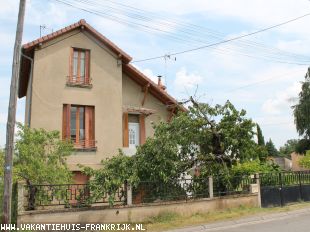 Huis in Frankrijk te koop: Cosne d’Allier - Woonhuis met ruime tuin op terrein van 1165m² op loopafstand van het centrum van het dorp, in een zeer rustig straatje  ** NIEUW ** 