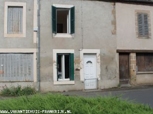Huis in Frankrijk te koop: Vieure - Dorpshuis van 56m² met eigen garage ** NIEUW ** 
