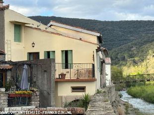 Maison + Gite de la Riviere, prachtig dorpshuis en gite direct gelegen aan de rivier de Mare