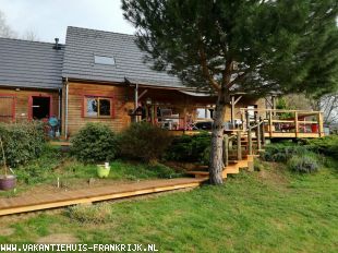 Huis in Frankrijk te koop: Nérondes – Charmant houten chalet op 1,23 hectare grond ** NIEUW ** 