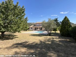 zeer comfortabel huis met privé zwembad in hartje Provence op loopafstand van Provencaals dorpje