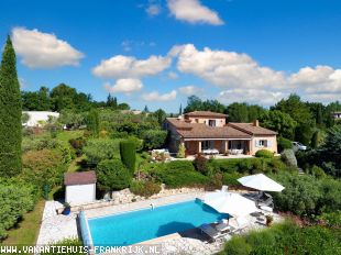 Villa L’Escalet is een smaakvol ingerichte villa voor 8 personen met een schitterend uitzicht