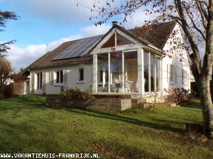 Vakantiehuis: Meaulne-Vitray – Ruime woning met 5665 m² grond in een rustige woonwijk  ** NIEUW ** te huur in Allier (Frankrijk)