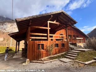 Appartement Source, Residence Caro anno 1751, drie sfeervolle verblijven voor 2 tot 6 personen in het hart van de Franse Alpen.