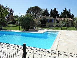 LAST MINUTE 6-20 JULI.  Luxe villa in de Drôme-Provencale: max 10 personen (+evt 3 of 4 kindjes/baby's extra) met groot zwembad, wifi en grote tuin.