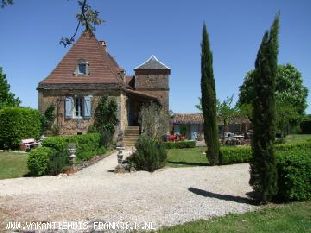 Villa in Frankrijk te huur: Vakantiehuis / villa met privé zwembad, boomgaard en apart gastenverblijf. Rustig gelegen op een heuvel met wijds uitzicht over het Dordogne gebied 