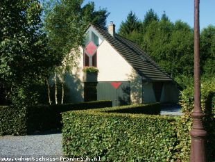 In de Franse Ardennen. Prachtige moderne vakantiewoning. Met alle comfort. Op 200m afstand van het meer