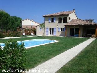 Perfect gelegen vrijstaande villa (2-8 pers.) met verwarmd privé zwembad, 5x airco, zeer grote tuin, a.d. rivier de Ardèche in Vallon Pont d'Arc
