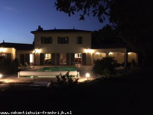 Heerlijke villa voor 8 personen met studio en privé zwembad in hartje Provence!