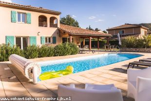 Villa in Frankrijk te huur: Luxe 2-8 pers. Villa met verwarmd privé zwembad van 11x4 m., Airco op 3 slaapk., groot terras, op Villapark Les Rives de l'Ardèche-Vallon Pont d'Arc 